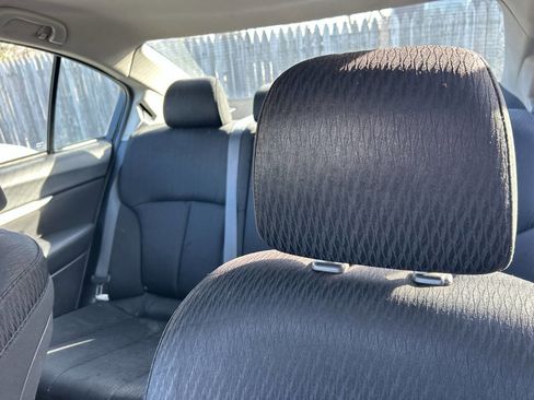 Used 2011 Subaru Legacy 2.5i image 5