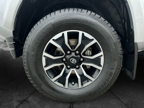 Used 2020 Toyota Tacoma TRD Sport image 15