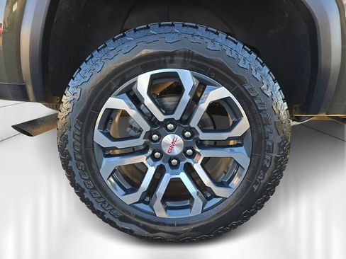 Used 2024 GMC Canyon AT4 w/ AT4 Premium Package image 11