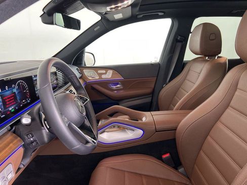 Used 2025 Mercedes-Benz GLE 450e 4MATIC image 2