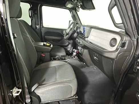 Used 2024 Jeep Wrangler Unlimited w/ Convenience Group AWD/4WD image 29