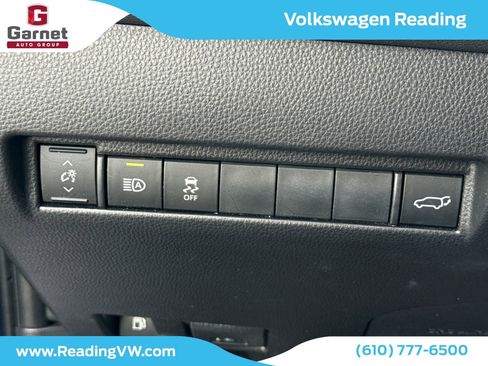 Used 2023 Toyota Venza LE AWD/4WD image 29