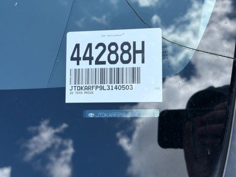Used 2020 Toyota Prius Prime XLE FWD image 4