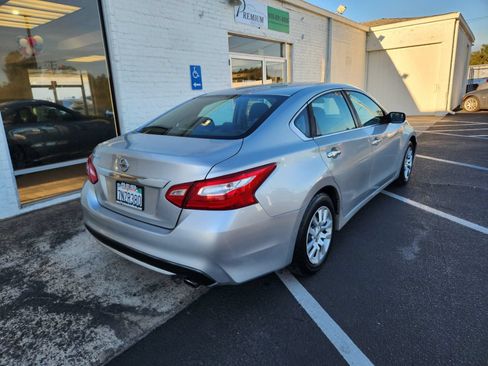 Used 2016 Nissan Altima 2.5 S w/ Power Driver Seat Package FWD image 5