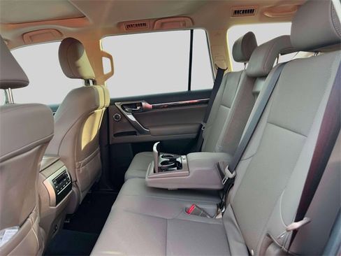 Used 2023 Lexus GX 460 Premium image 12
