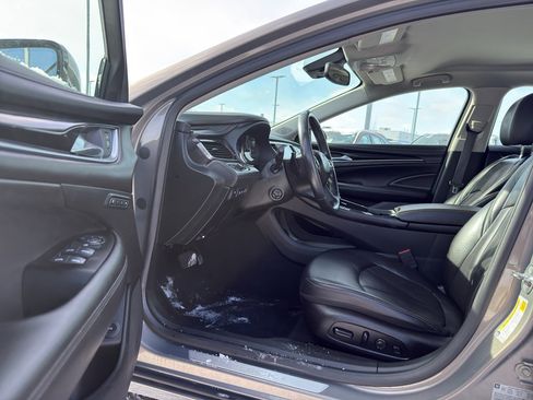 Used 2017 Buick LaCrosse Premium image 11