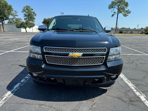 Used 2013 Chevrolet Suburban LTZ image 2