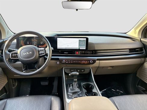 Used 2025 Kia Carnival FWD image 23