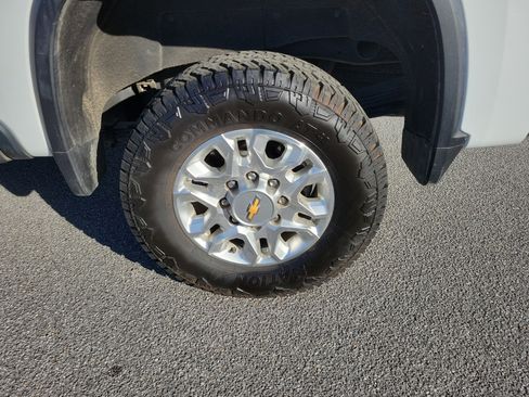 Used 2024 Chevrolet Silverado 2500 LT image 8