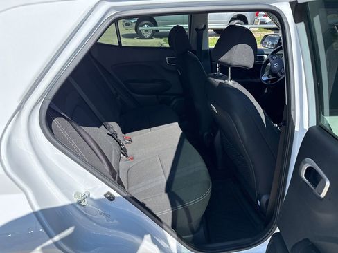 Used 2024 Hyundai Venue SEL FWD image 12