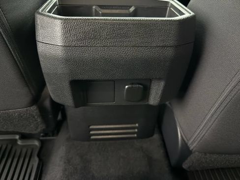 Used 2025 Toyota Tacoma SR5 AWD/4WD image 32