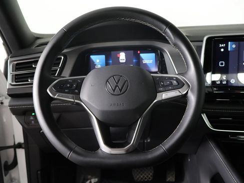 Used 2025 Volkswagen Atlas Cross Sport SE FWD image 34