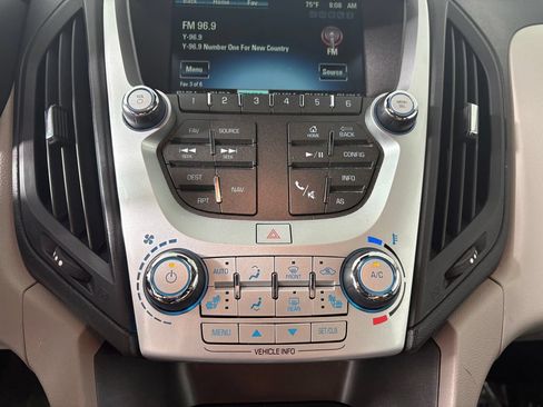 Used 2017 Chevrolet Equinox LT w/ Convenience Package AWD/4WD image 18