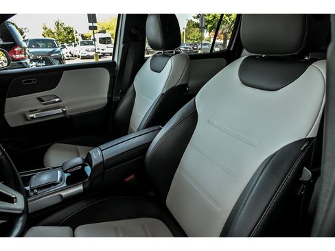 Used 2022 Mercedes-Benz GLB 250 4MATIC image 12