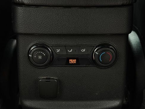 Used 2014 Ford Explorer XLT w/ Equipment Group 202A AWD/4WD image 26