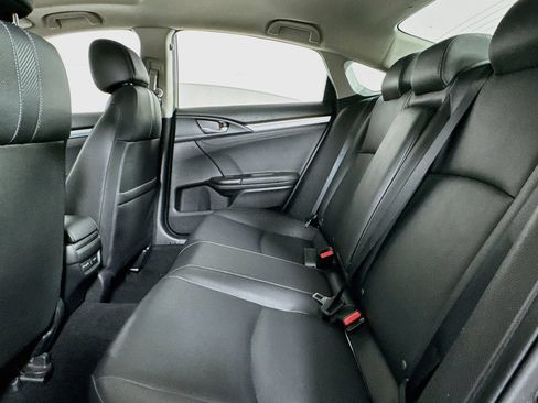 Used 2018 Honda Civic Touring image 10