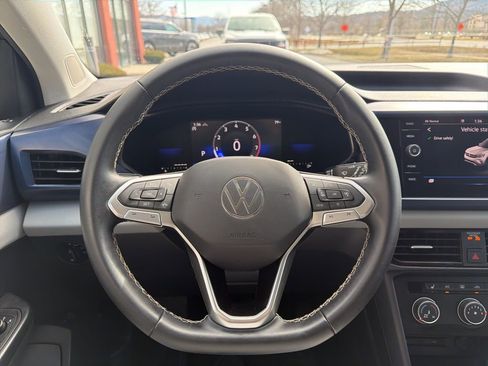 Used 2022 Volkswagen Taos SE image 25