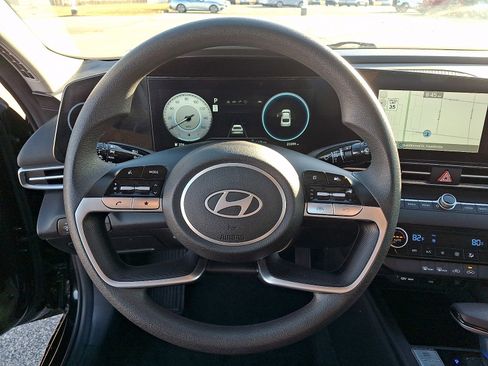 Used 2024 Hyundai Elantra SEL image 18