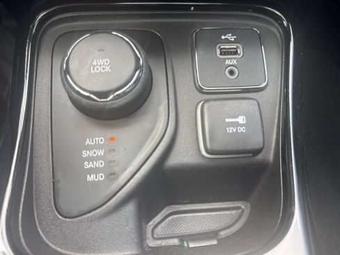 Used 2018 Jeep Compass Limited w/ Navigation Group AWD/4WD image 33