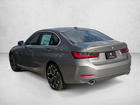 Used 2026 BMW 330i xDrive Sedan w/ Premium Package AWD/4WD image 9