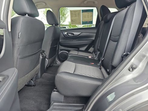 Used 2018 Nissan Rogue SV AWD/4WD image 16