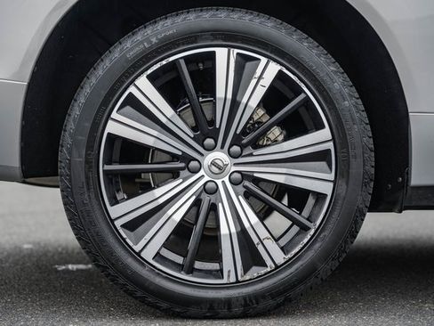 Certified 2023 Volvo XC60 B5 Ultimate w/ Climate Package image 19