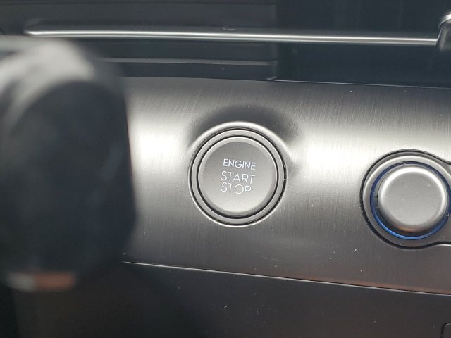 Certified 2025 Hyundai Kona SEL AWD/4WD image 28