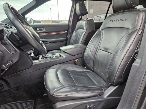 Used 2018 Ford Explorer Platinum image 17