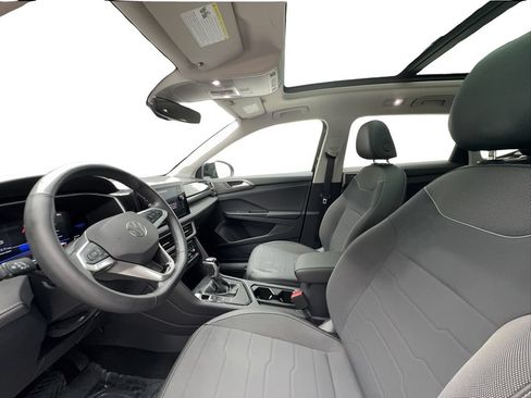 Used 2025 Volkswagen Taos SE FWD image 20