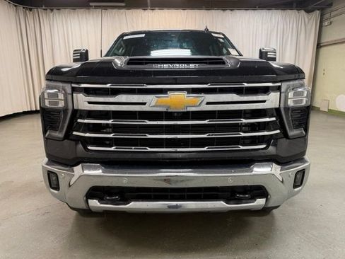Used 2025 Chevrolet Silverado 2500 LTZ w/ LTZ Premium Package AWD/4WD image 17