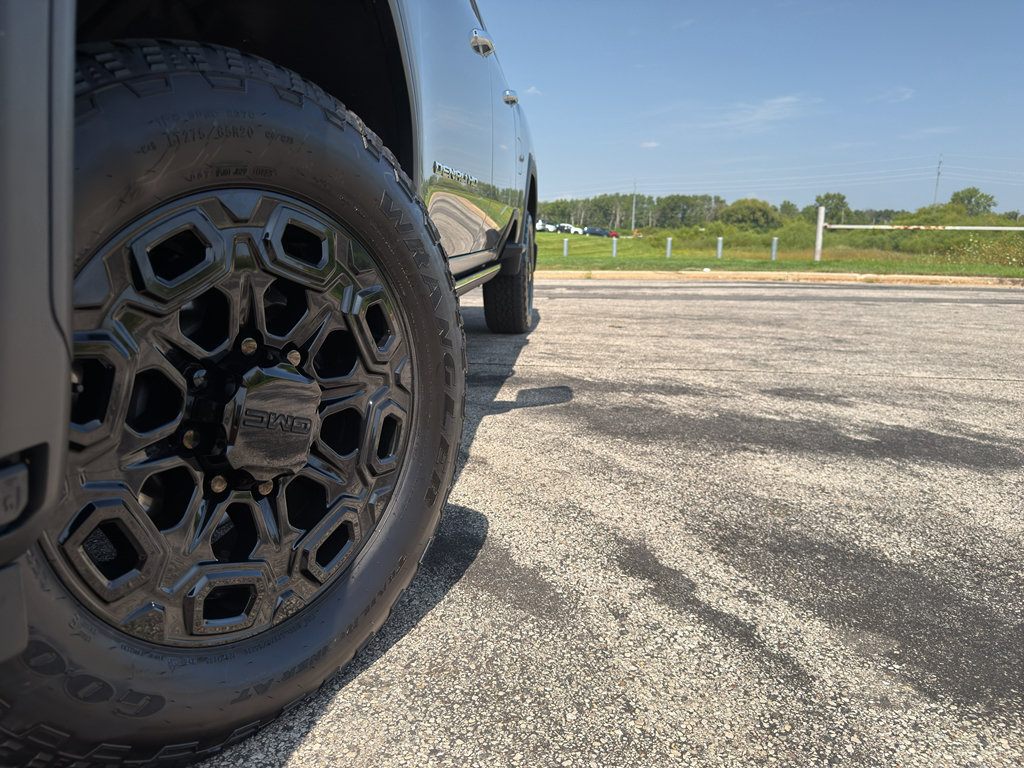 Used 2025 GMC Sierra 2500 Denali Ultimate AWD/4WD image 9