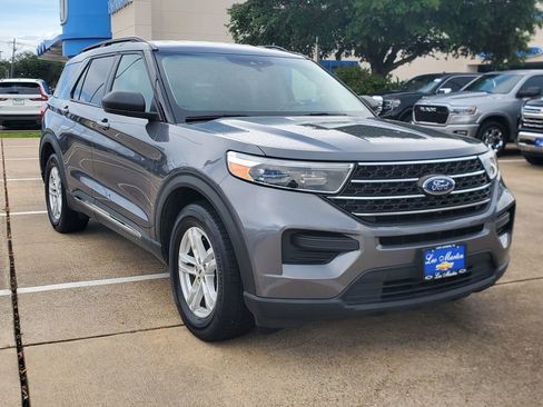 Used 2022 Ford Explorer XLT RWD image 2