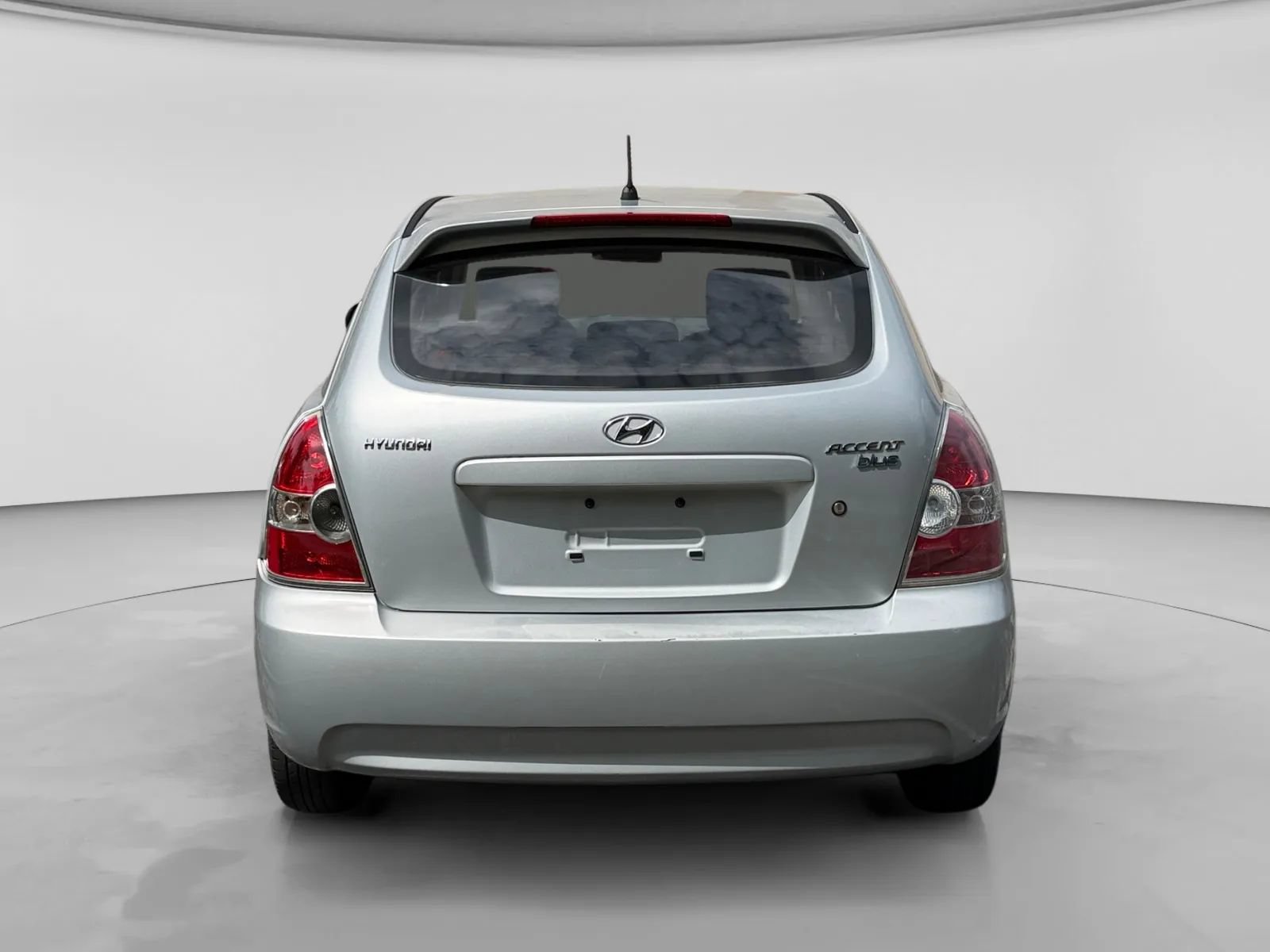 Used 2010 Hyundai Accent Hatchback w/ Air Conditioning Pkg 2 FWD image 4
