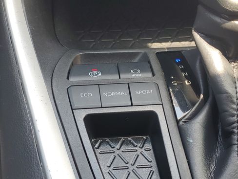 Certified 2023 Toyota RAV4 LE FWD image 32