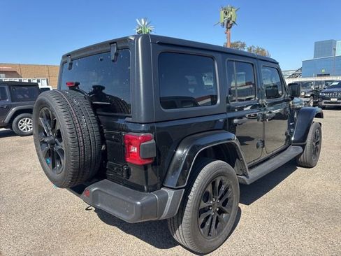 Used 2023 Jeep Wrangler Unlimited Sahara w/ Cold Weather Group AWD/4WD image 5