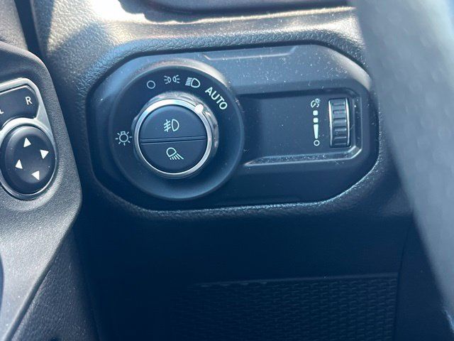 Used 2023 Jeep Gladiator Mojave w/ Cold Weather Group AWD/4WD image 5
