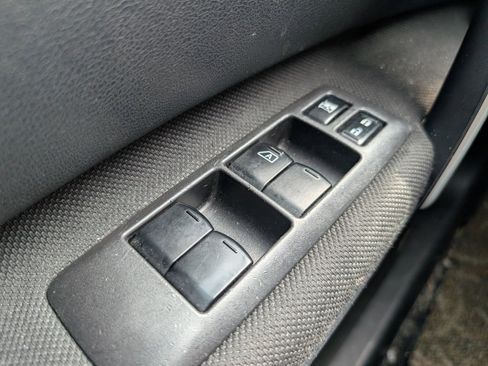 Used 2014 Nissan Rogue S image 13