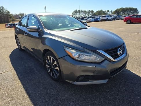 Used 2016 Nissan Altima 2.5 SL w/ 2.5 Technology Package image 3