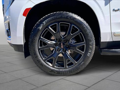 Used 2021 GMC Yukon SLT w/ SLT Premium Package image 11