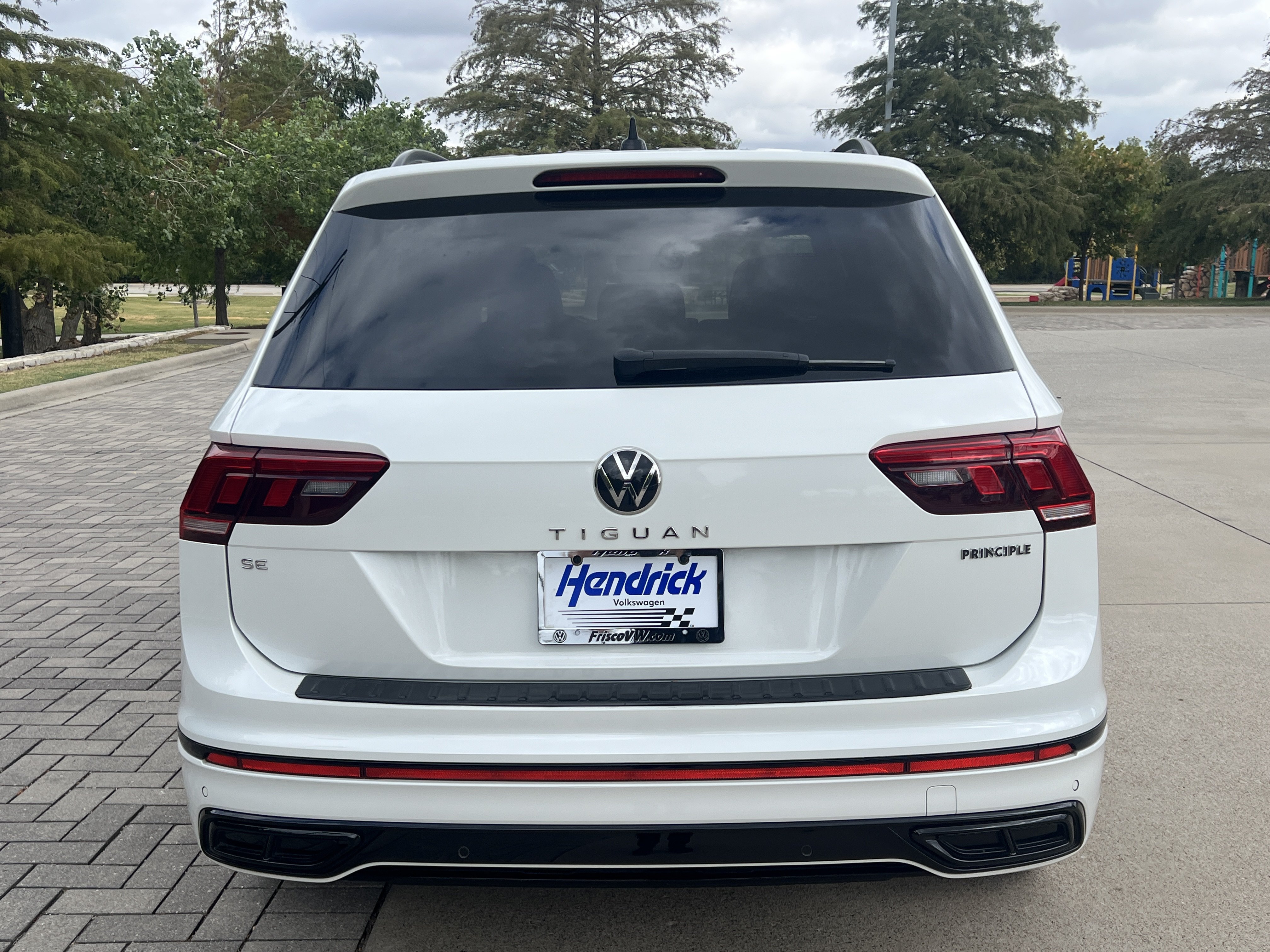Certified 2024 Volkswagen Tiguan SE R-Line FWD image 8