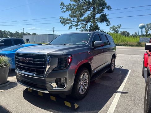 Used 2022 GMC Yukon SLT w/ SLT Luxury Package RWD image 3
