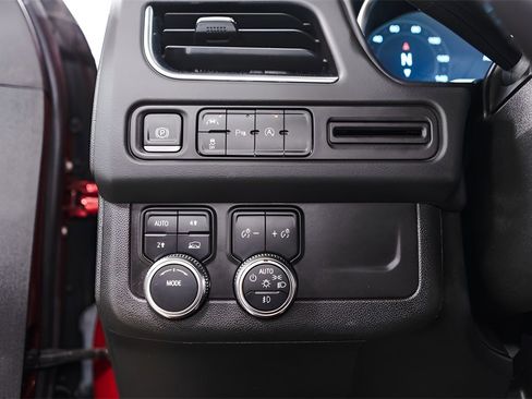 Used 2023 GMC Yukon SLE image 19