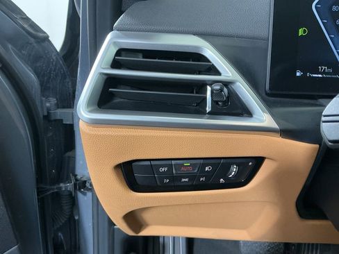 Certified 2025 BMW 330i Sedan w/ M Sport Package image 18