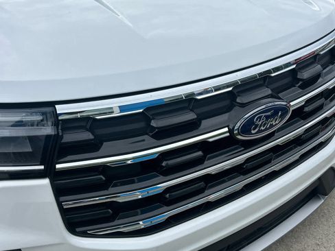 Used 2025 Ford Explorer Active w/ Active Comfort Package RWD image 5