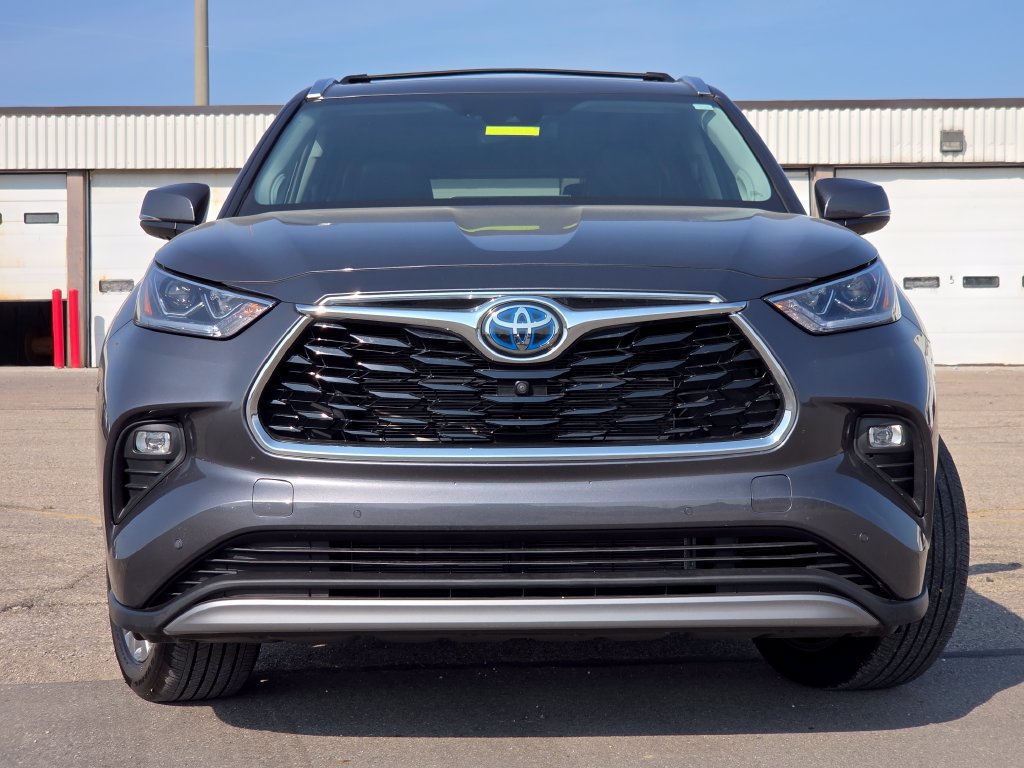 Used 2022 Toyota Highlander Platinum AWD/4WD image 3