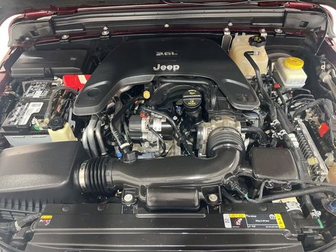 Used 2021 Jeep Wrangler Unlimited Sahara AWD/4WD image 28