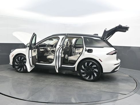 Used 2024 Lincoln Nautilus Black Label w/ Jet Appearance Package (87T) image 39