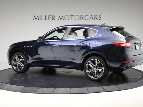 Used 2019 Maserati Levante image 3
