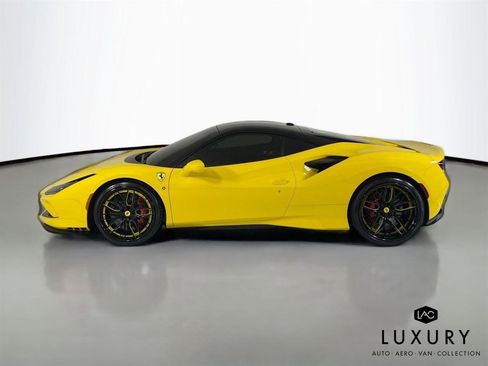 Used 2022 Ferrari F8 Tributo image 9