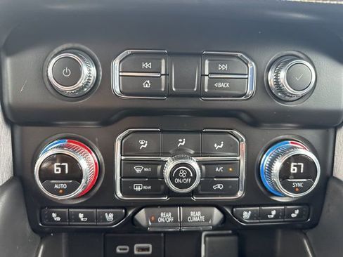 Used 2024 GMC Yukon XL SLT image 35